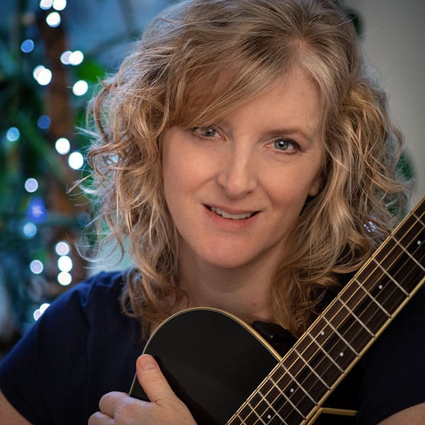Ally and guitar showing round Bokeh at f4 Ally and guitar showing round Bokeh at f4